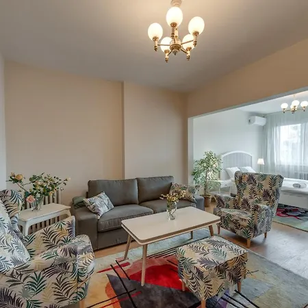 Beautiful Jewel In Center Apartment *
